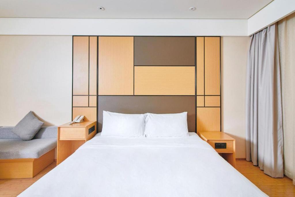 Ji Hotel Shanghai Hongqiao Yan'An XI Road מראה חיצוני תמונה